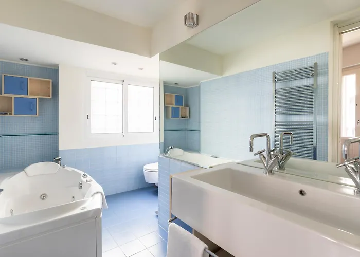 Trevi Charming Penthouse Appartement *